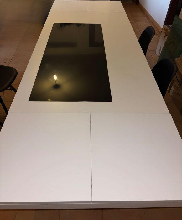 Mesa de jantar e cadeiras