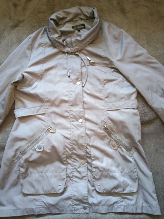 Безкоштовно віддам жіночу демісезоніну легку курточку