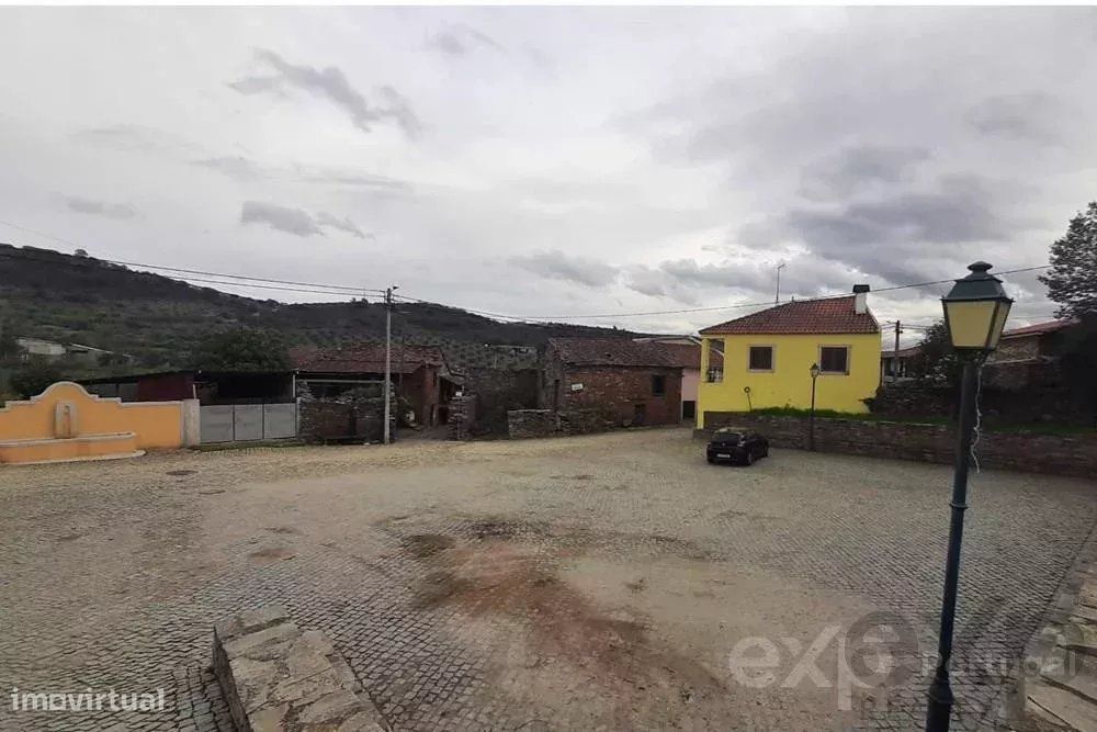 Casa de pedra em São Salvador, Mirandela