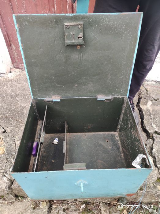 Сейф радянський касовий, кріпиться до підлоги