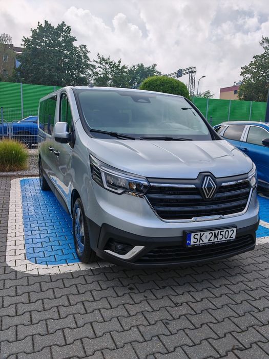 NOWY Bus 9-osobowy Renault Trafic (Automat / LONG)