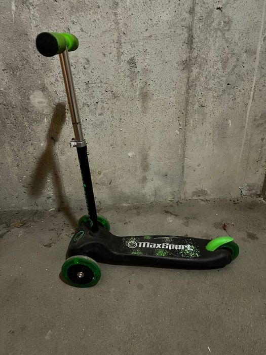 Hulajnoga trójkołowa