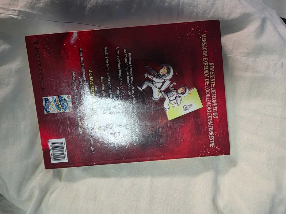 Caça ao Tesouro no Espaço de Lucy & Stephen Hawking