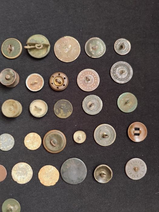 Stare guziki wojskowe i monety