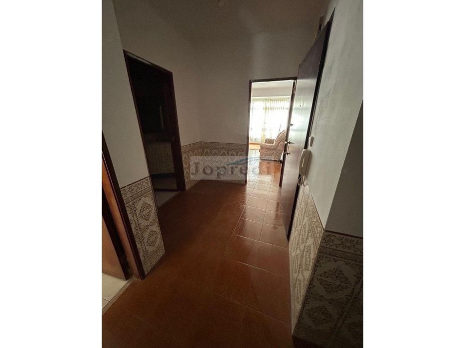 Apartamento T3 resultado da união de 2 apartamento