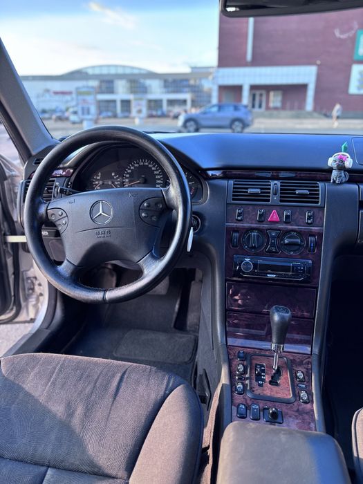 Mercedes-Benz E-Class 2000