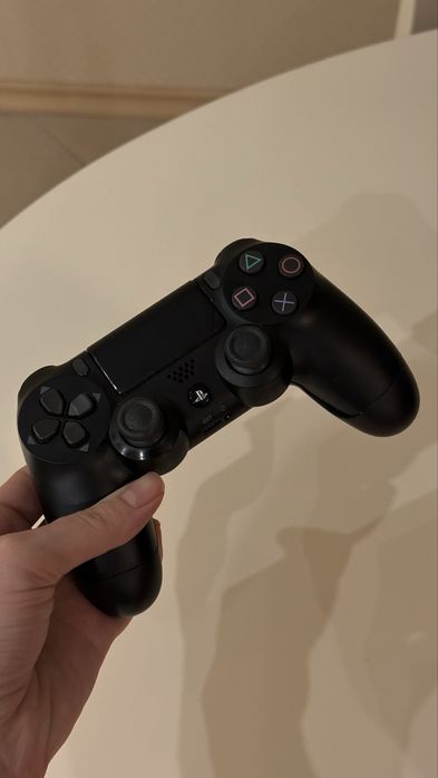 Продам плейстейшн Ps4 Pro