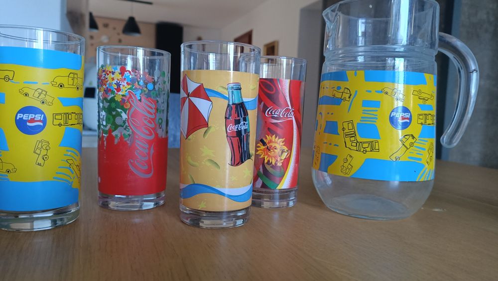 Szklany  Dzbanek i cztery szklanki  kolorowy zestaw URODZINY IMPREZY