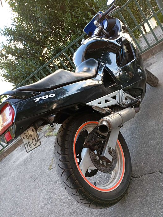 Vendi Moto Suzuki GSX 750f Katana