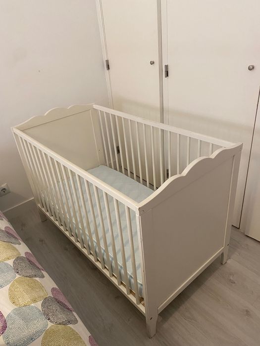 Berço de bebé + colchão IKEA