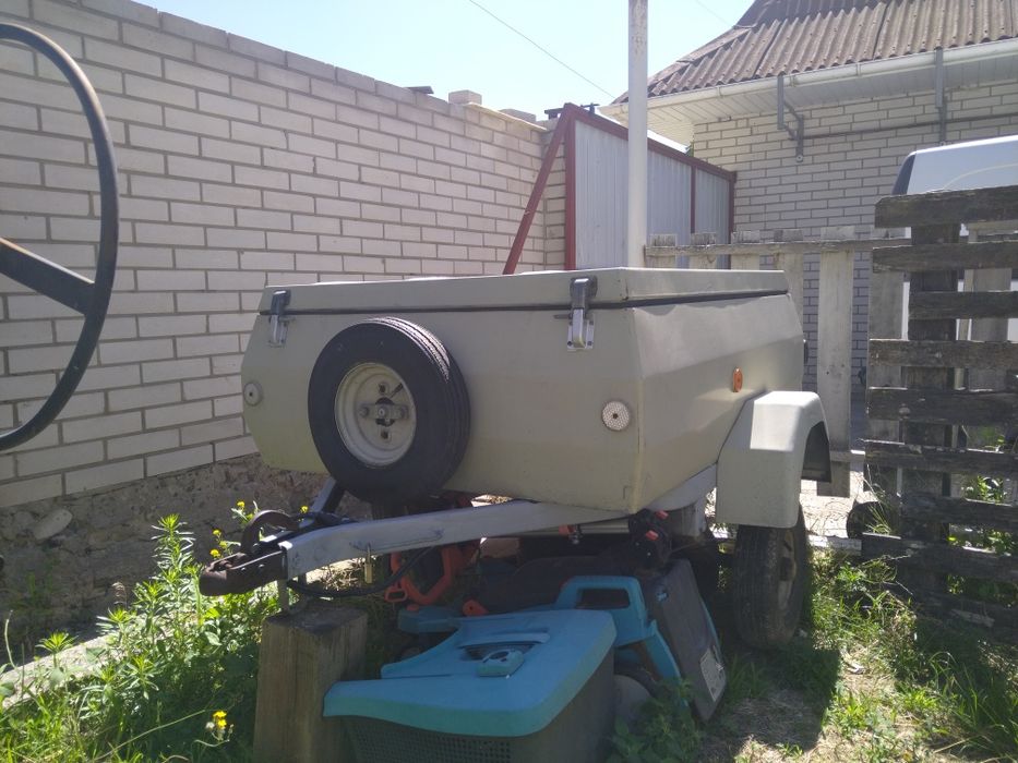 Причеп компактний