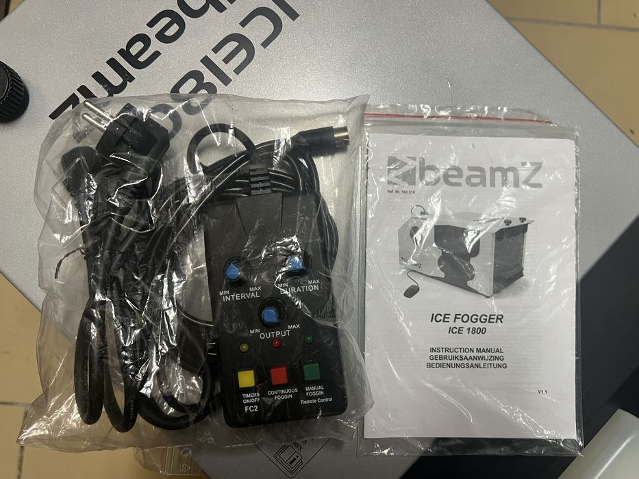 Máquina de Fumo Rastejante BeamZ 1800W (ICE1800)