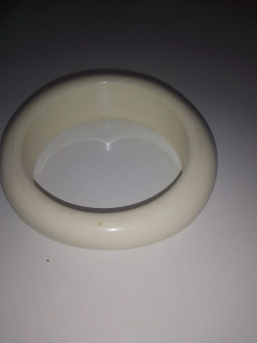 Pulseira.  bege