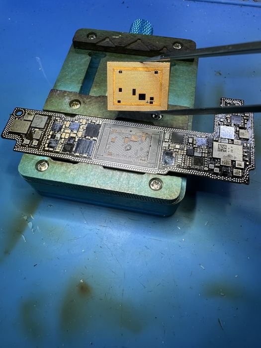 • Ремонт Apple iPhone, iPad 