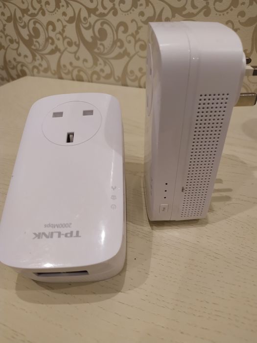 Комплект адаптерів TP-Link AV2000 2-Port Gigabit Passthrough Powerline