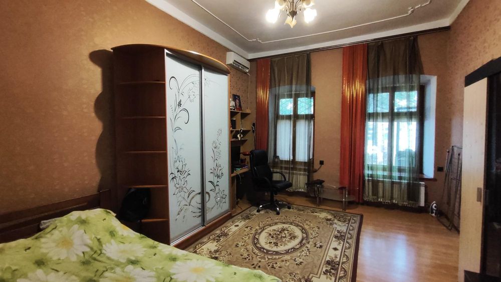 Продам 2 кімн. квартиру в центрі вул. Колонтаєвська (339-263)