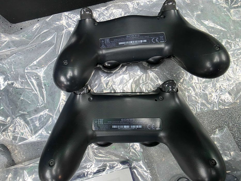 STAN KOLEKCJONERSKI Konsola PS4 Playstation 4 PRO 1TB fabryczny zestaw