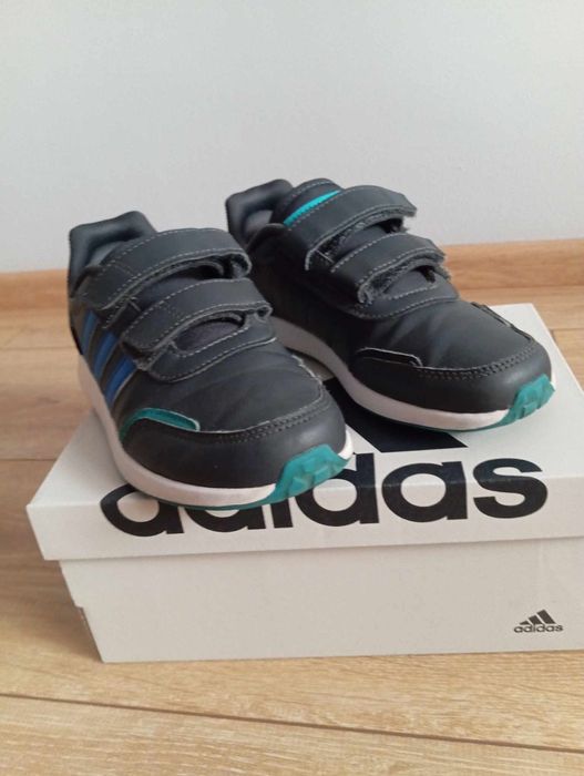 Sprzedam chłopięce buty Adidas