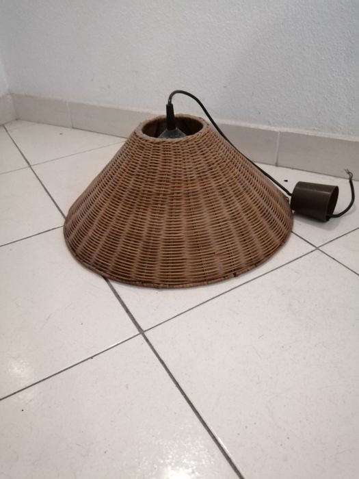Candeeiros tecto e mesa