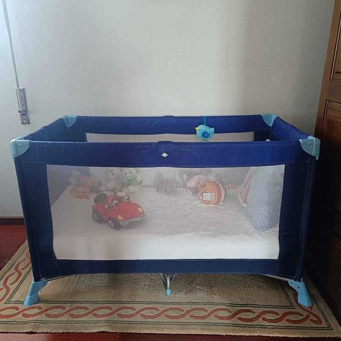 Cama de viagem e colchão