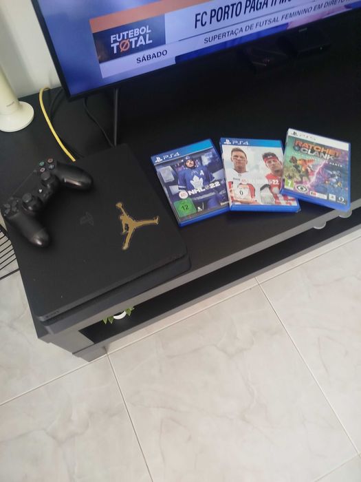 PS4 Slim em perfeito estado