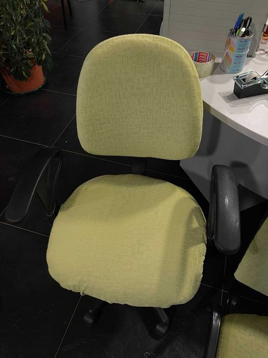 Conjunto de cadeiras escritório verdes