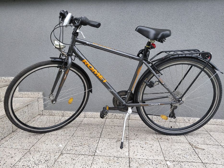 Czarny rower Romet