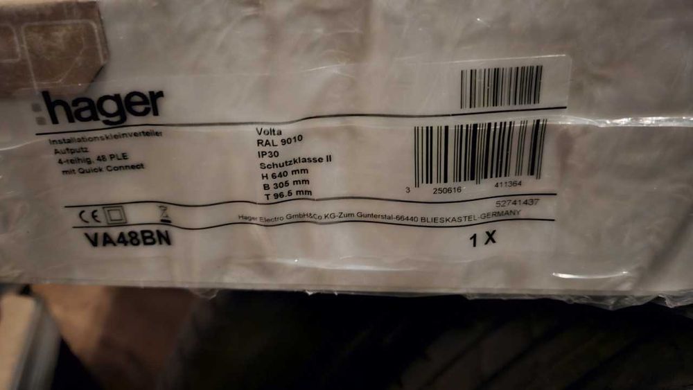Rozdzielnica Hager natynkowa VA48BN + drzwi NOWA