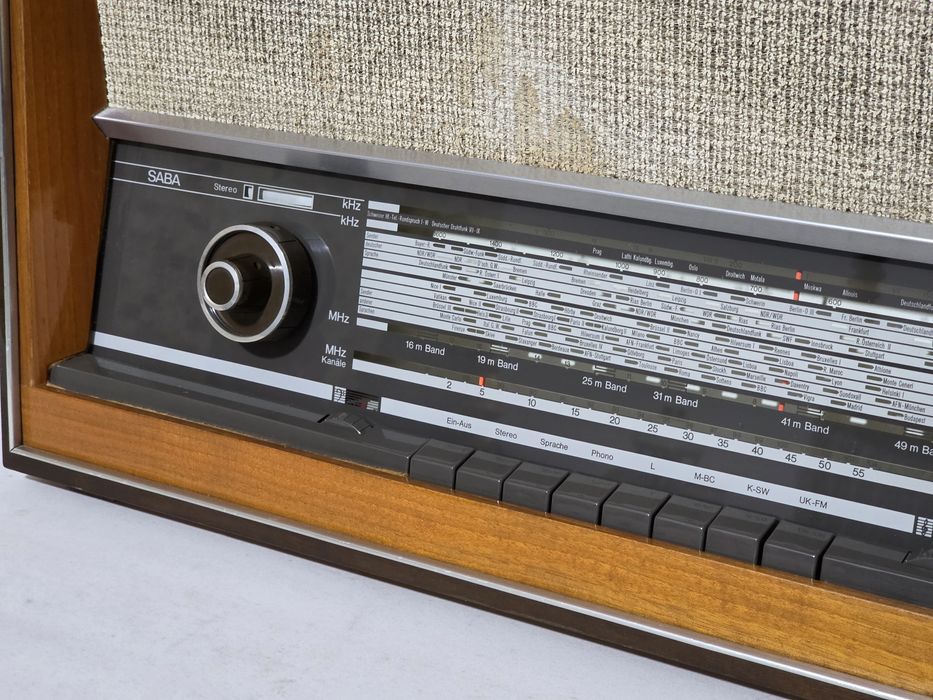 Rádio antigo reparado SABA