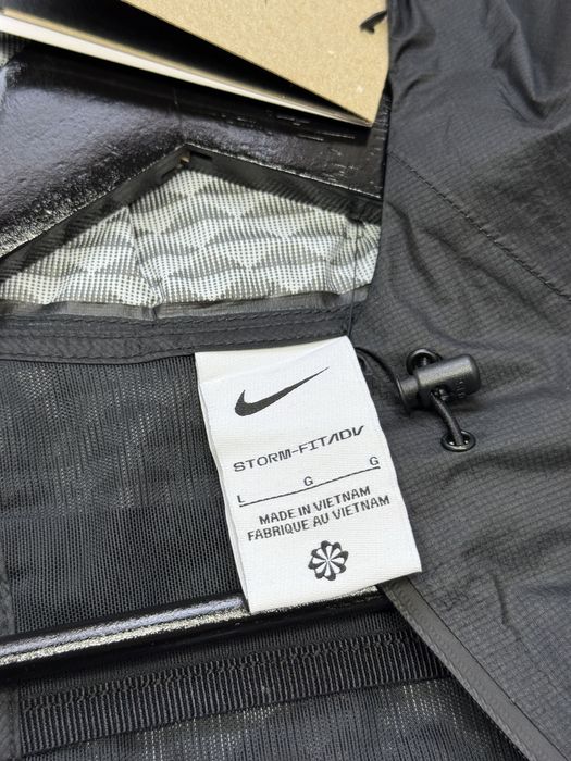 Жіноча Вітровка на мембрані Nike Trail
