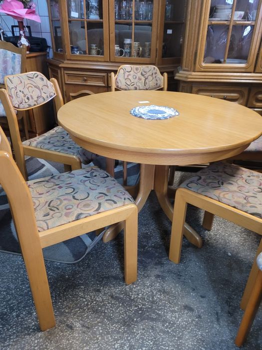 Stół dębowy rozkładany i 4 krzesła