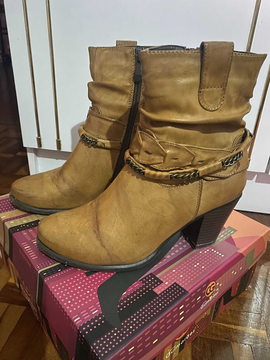 Botas de salto alto, cor camel