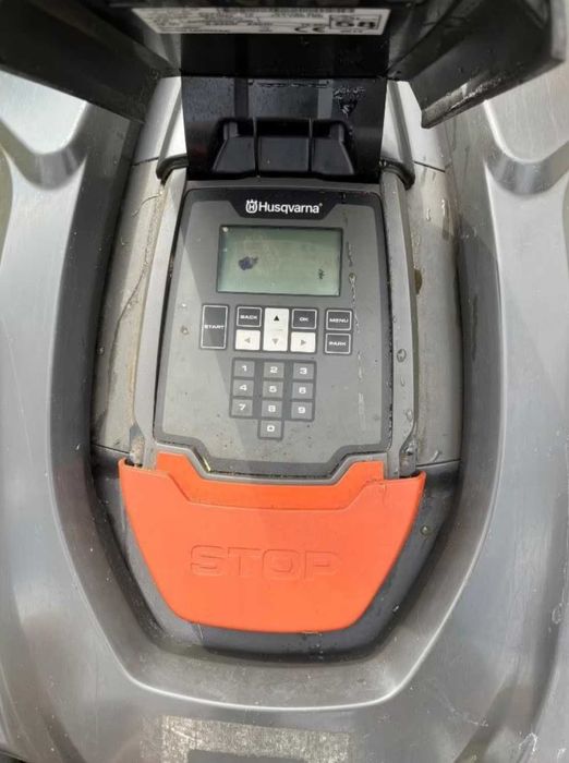 Housquarna Automower 330X, Електро газонокосарка (Tesla)