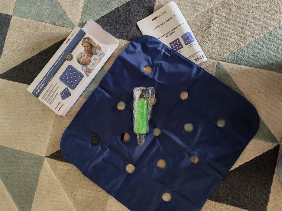 Nowa poduszka przeciwodlezynowa 42x42 z pompka Prevent
