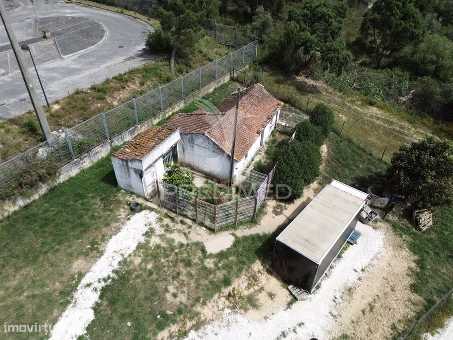 Moradia T2 para Recuperar  - Santarém