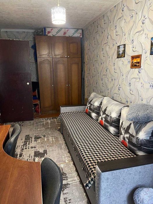 У Центрі селища Буди шикарна 3 кімн. квартира з капітальним ремонтом.