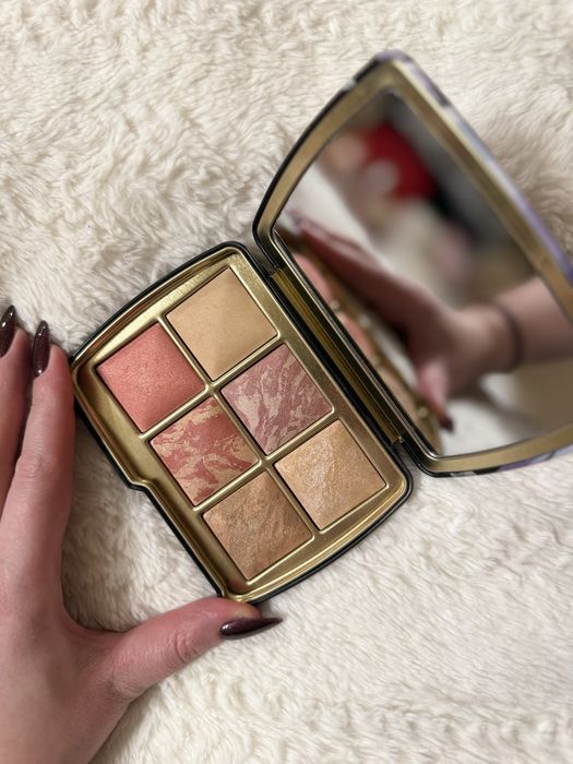 Палетка Hourglass кінь