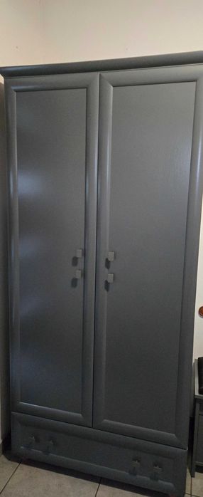 Duża szafa dwudrzwiowa