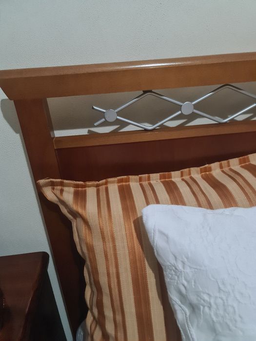 Cama de casal 1.40/2  usada em otimo estado com estrado e colchão