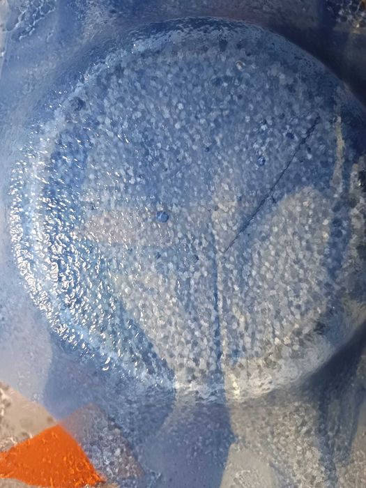 Prato em Vidro Artístico – Movimento, Cor e Exclusividade