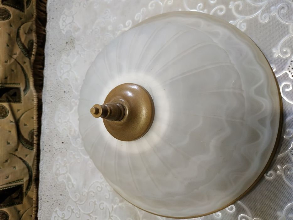 Продам хорошу люстру.