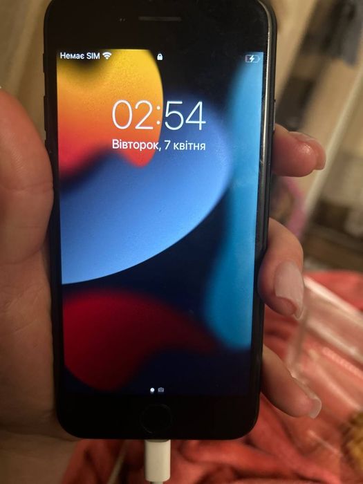 IPhone Apple 7.    .