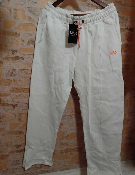 (L) Białe, firmowe spodnie dresowe z Londynu, joggersy/ NOWE