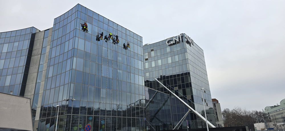 Mycie, malowanie elewacji, dachów. Prace wysokościowe.