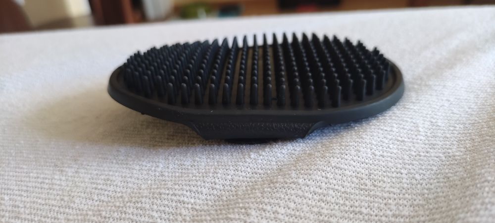 Nowa Szczotka-  masażer wyczesuje, zmierza włos, masuje