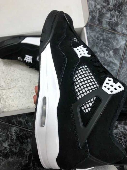 Jordan 4 Retro White Thunder R.39