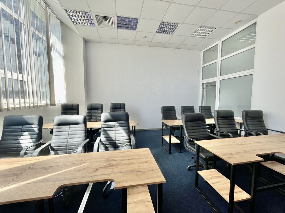 Конференц-зал. Посуточно (15 чел.). м. Олимпийская. Есть укрытие