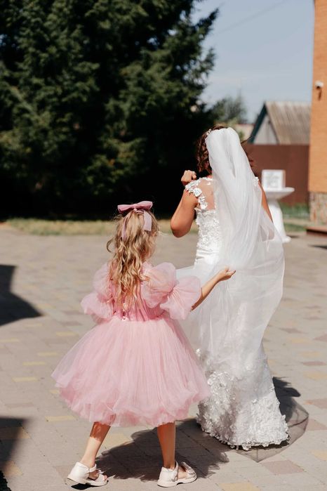Стильна Весільна сукня