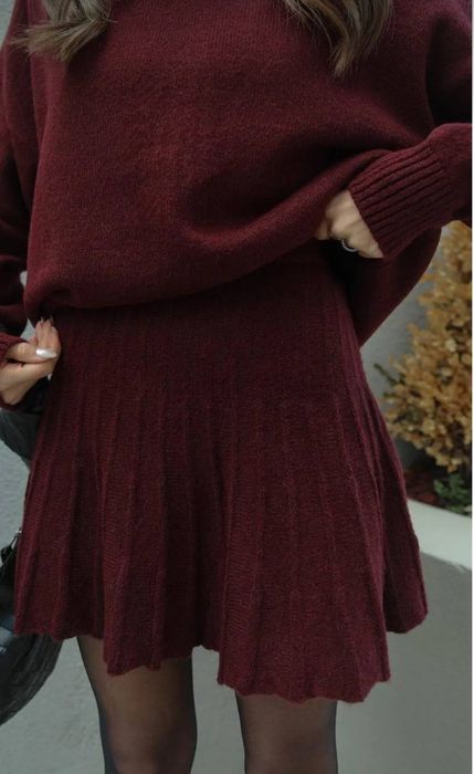 Теплий костюм зі спідницею