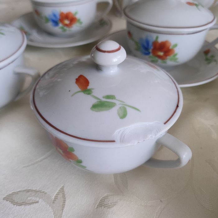 Bulionówki z pokrywkami – porcelana Made in DPR (NRD) – 6 szt.